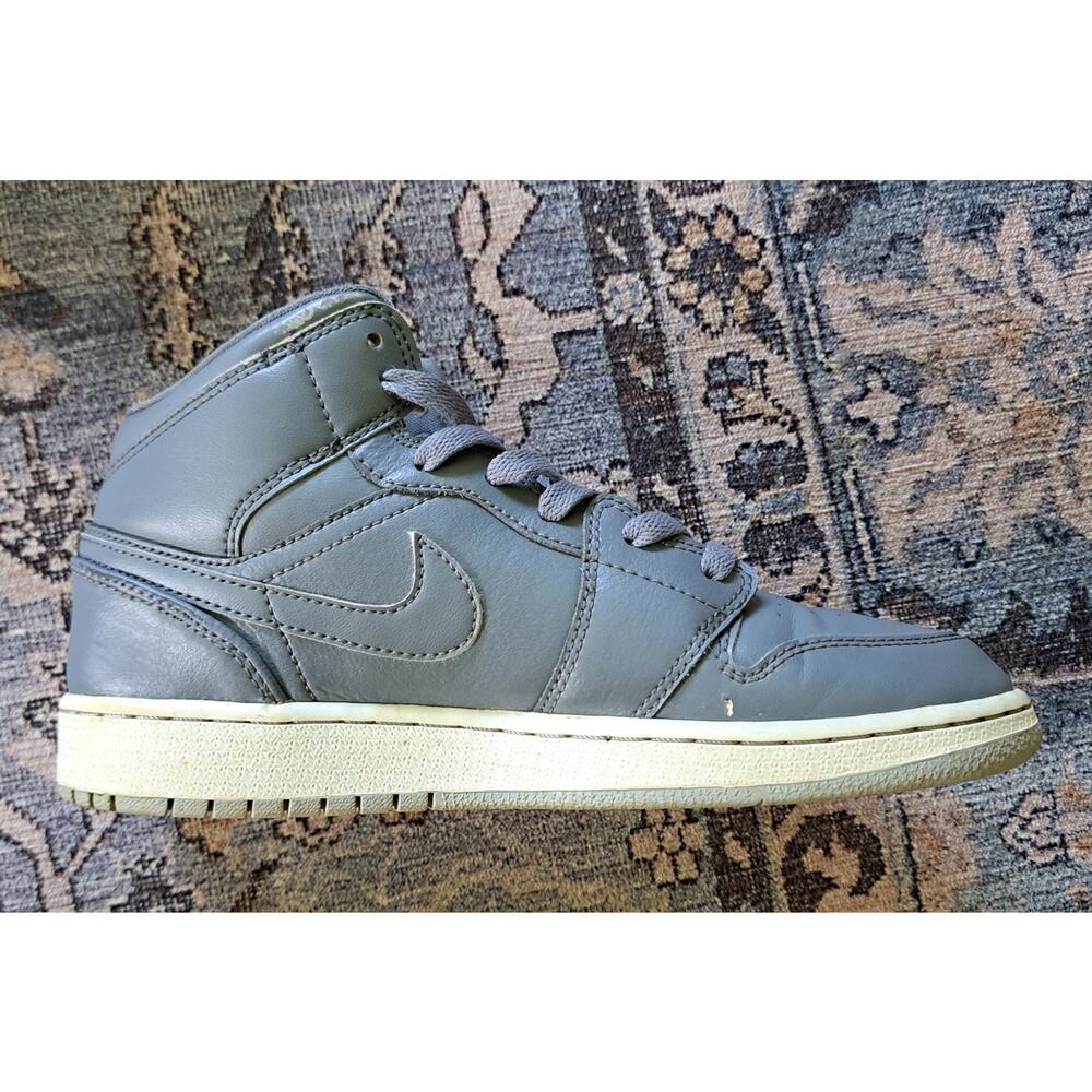 Nike Air Jordan 1 Mid Cool Grey Used Boys Youth Size 5.5 Worn See Pics - Picture 3 of 16